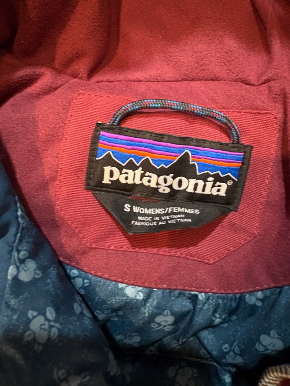 Women's Patagonia Bivy Down Burgundy Vest with Navy Floral Lining - Picture 4 of 8